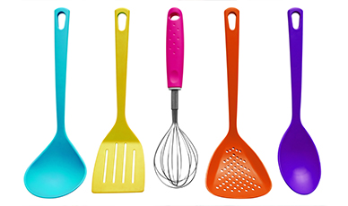 O plástico na cozinha. O plástico deixa a cozinha mais moderna, com design e inovação.