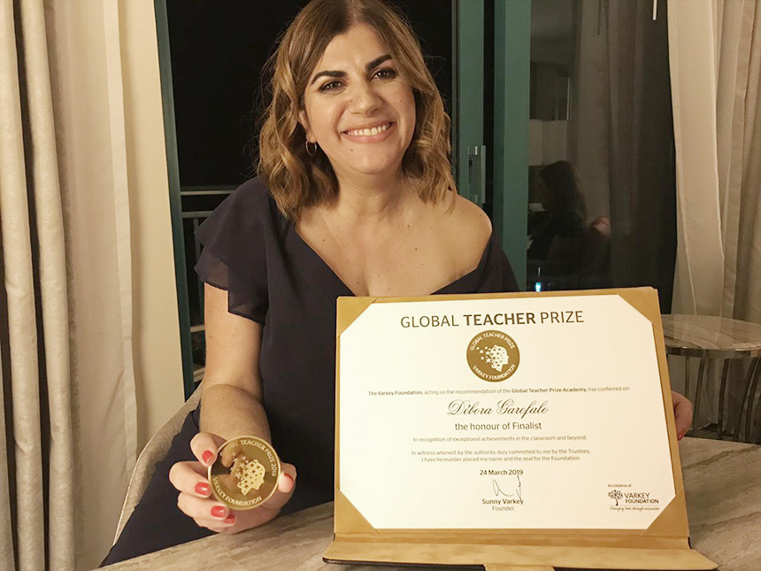 Débora Garofalo e o ensino de robótica com resíduos plásticos
