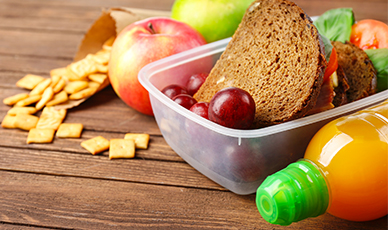 As embalagens plásticas facilitam a alimentação saudável.