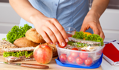 As embalagens plásticas facilitam a alimentação saudável.