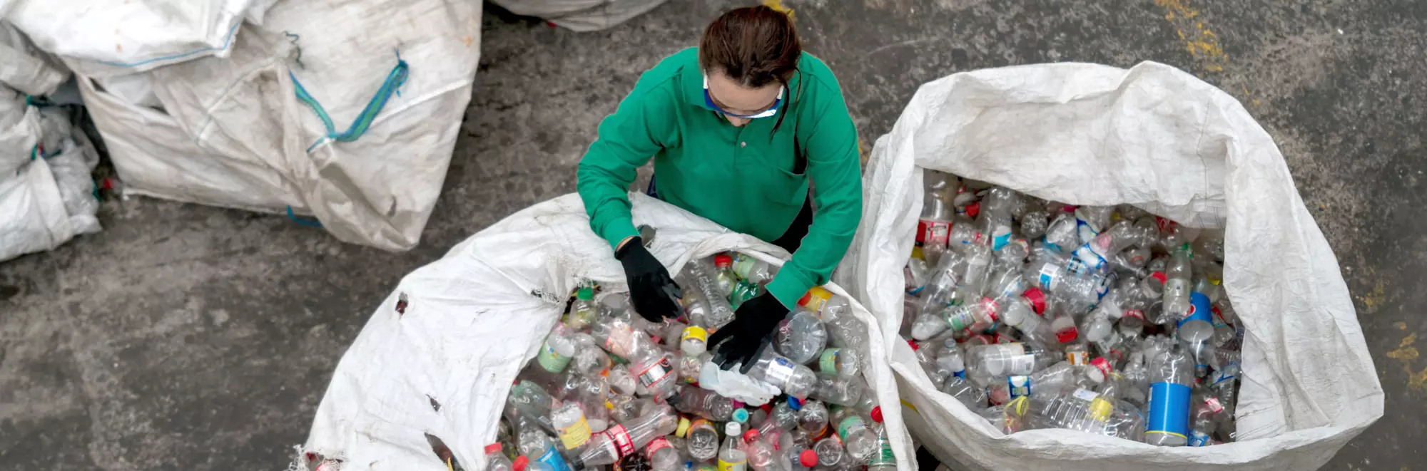 Condomínio' feito com contêineres reciclados vira alternativa de