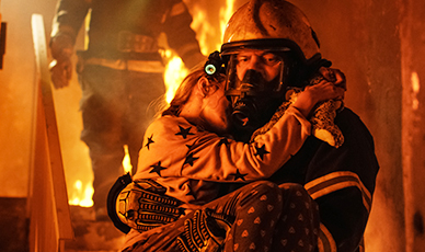 O plástico protegendo os bombeiros