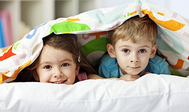 O plástico deixa o quarto de dormir mais aconchegante e moderno.